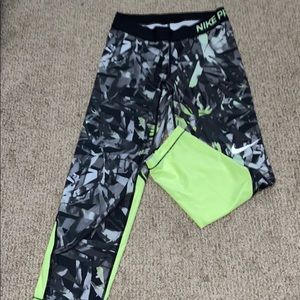 Nike pro cropped leggings
